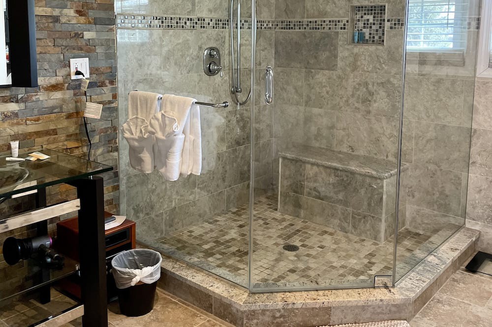 Photo of Bathroom in Grenloch