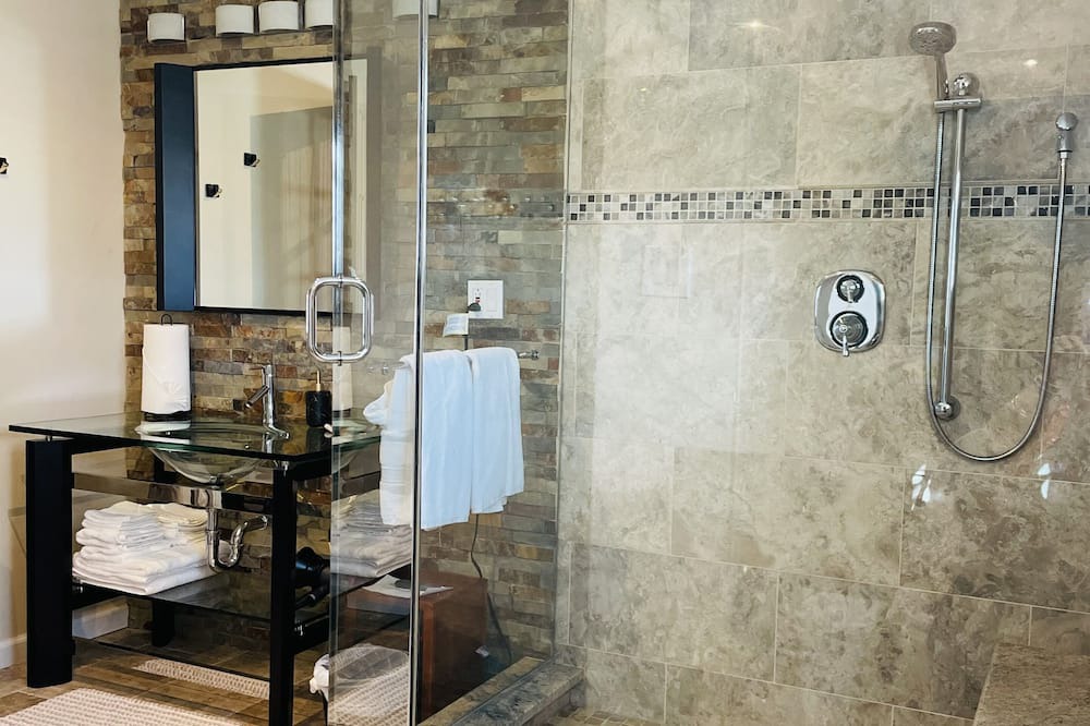 Photo of Bathroom in Grenloch