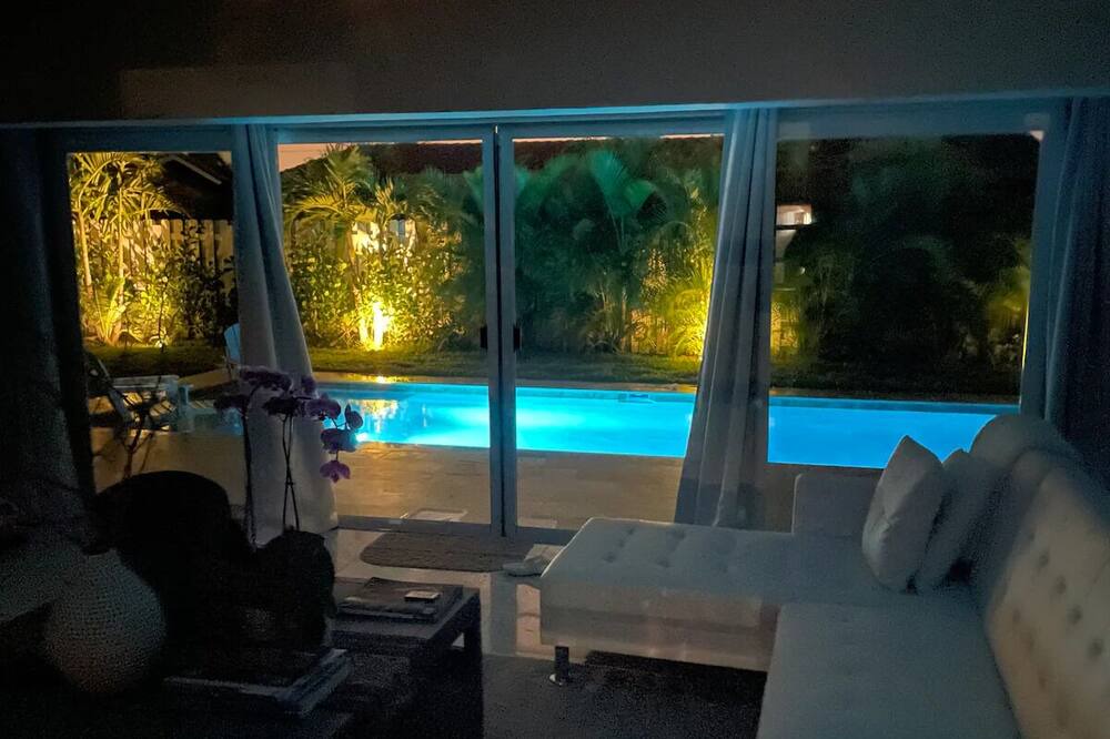 Photo of Livingroom in Central Corals