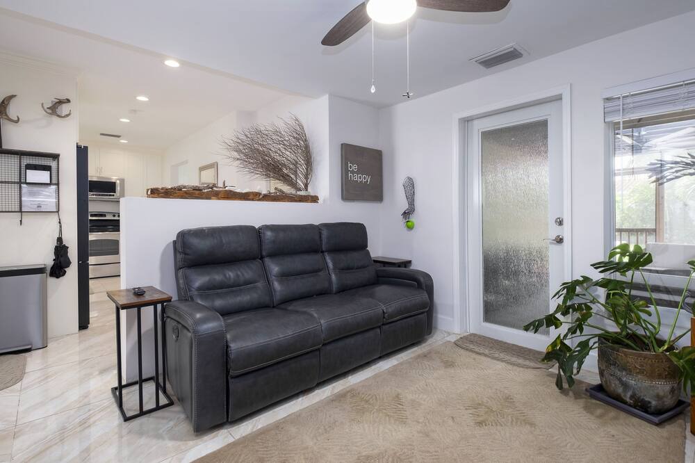 Photo of Livingroom in Central Corals