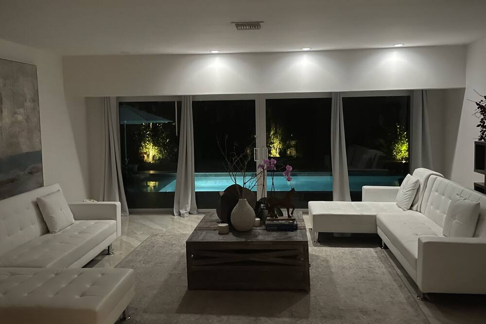 Photo of Livingroom in Central Corals