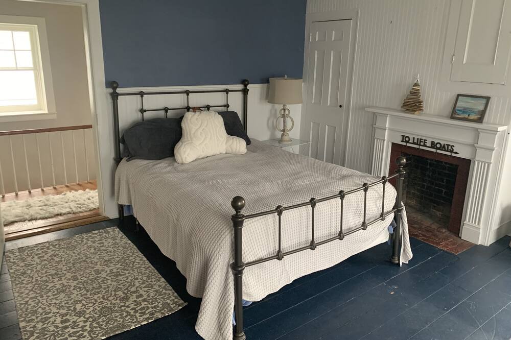 Photo of Bedroom in Seneca Falls