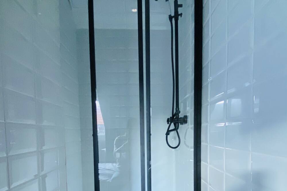 Photo of Bathroom in Saint-Pol-sur-Mer