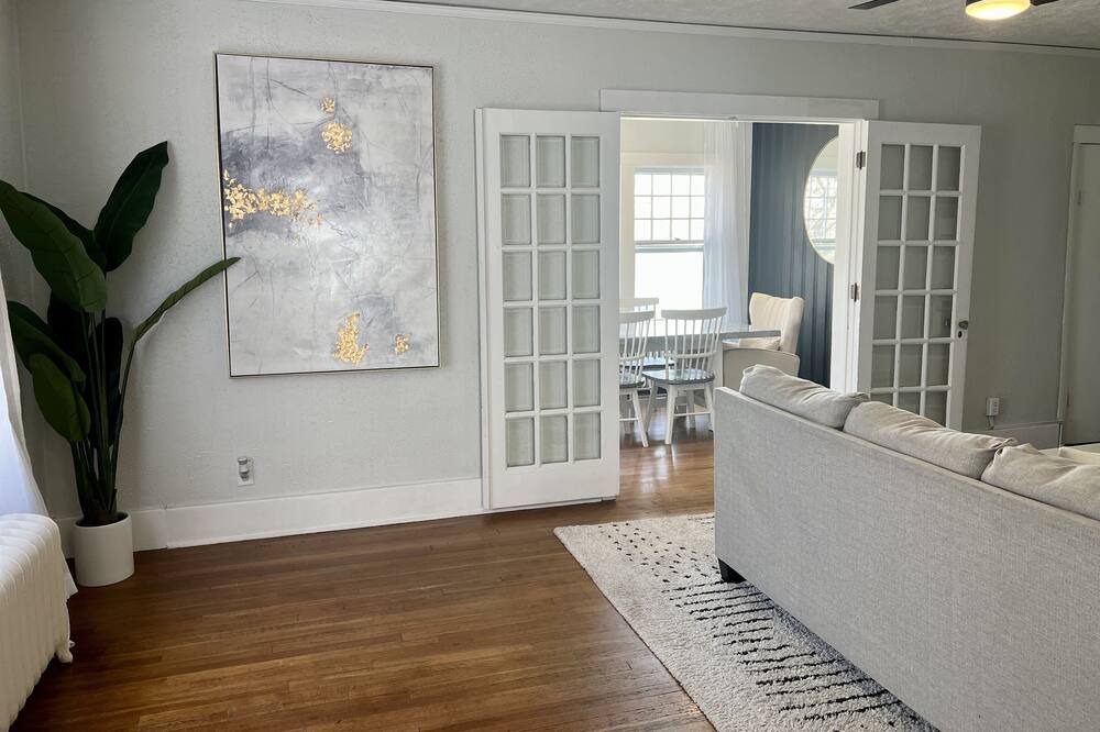 Photo of Livingroom in Midtown