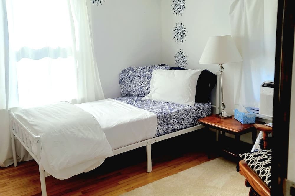 Photo of Bedroom in Oberlin