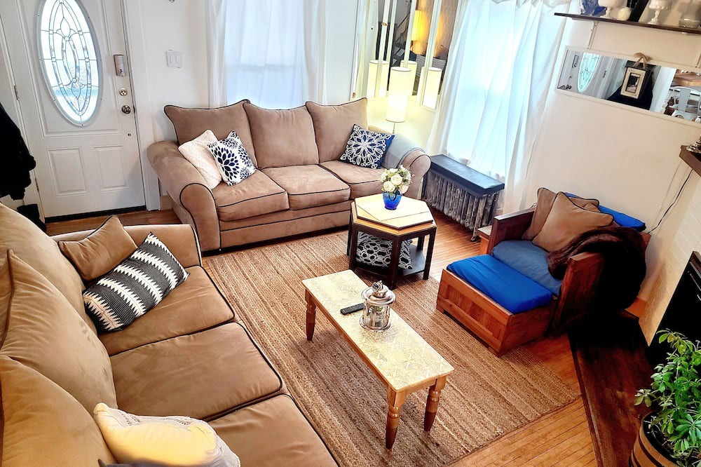 Photo of Livingroom in Oberlin