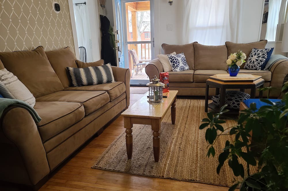 Photo of Livingroom in Oberlin