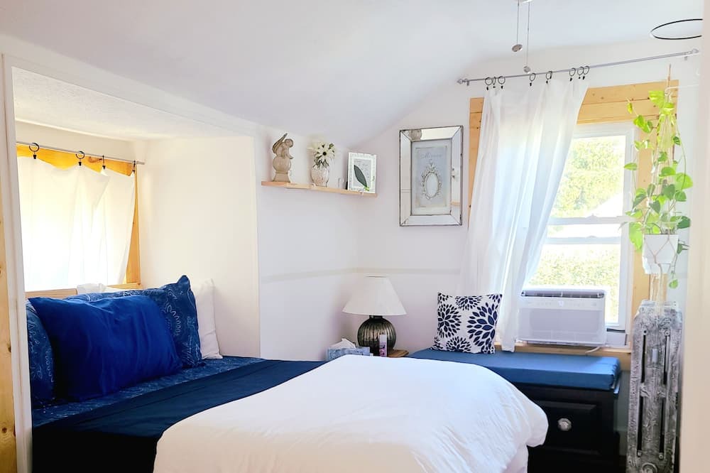 Photo of Bedroom in Oberlin