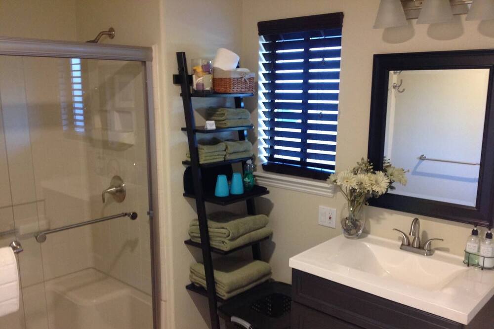 Photo of Bathroom in Woodland