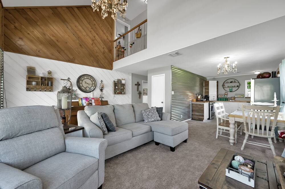 Photo of Livingroom in French Quarter