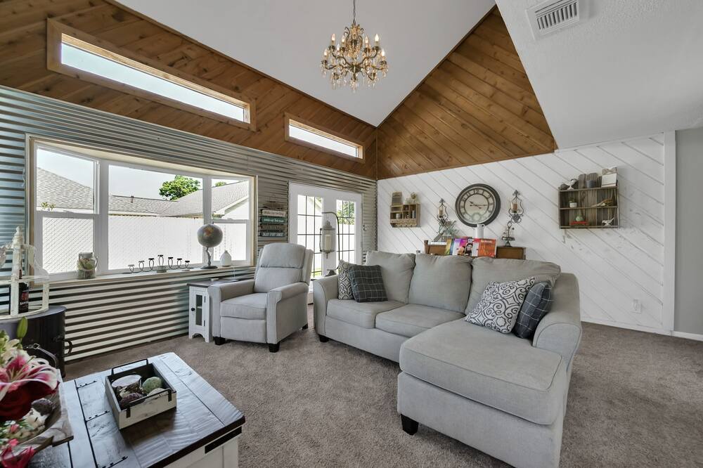 Photo of Livingroom in French Quarter