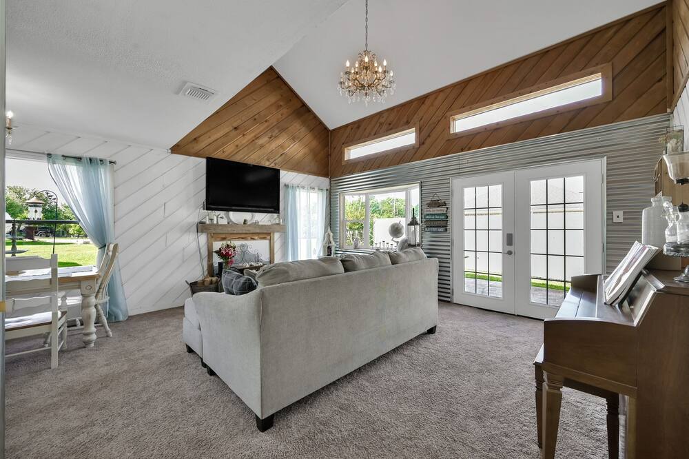 Photo of Livingroom in French Quarter