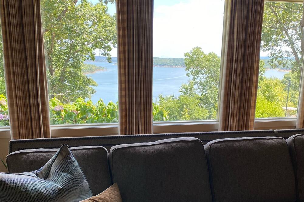 Photo of Livingroom in Proctor