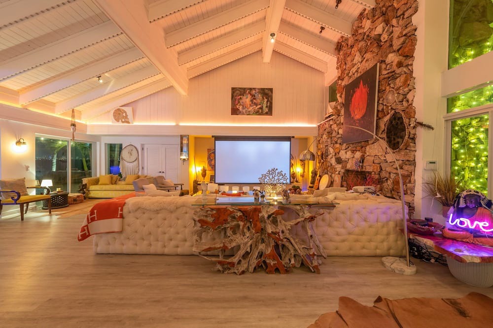 Photo of Livingroom in North Bay Village