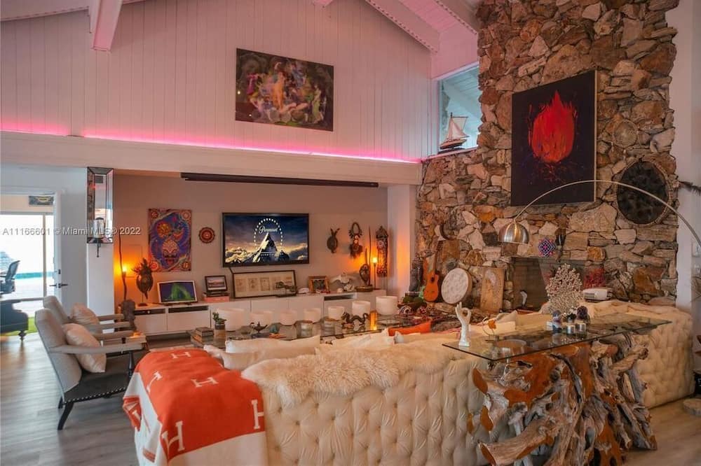 Photo of Livingroom in North Bay Village