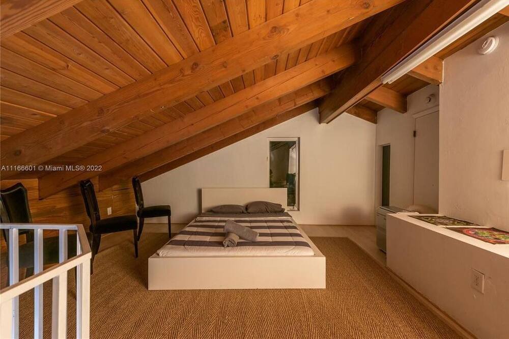 Photo of Bedroom in North Bay Village