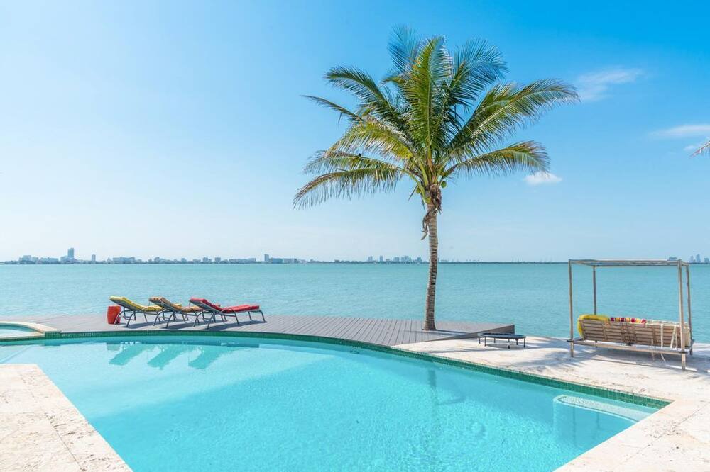 Photo of Outdoor in North Bay Village
