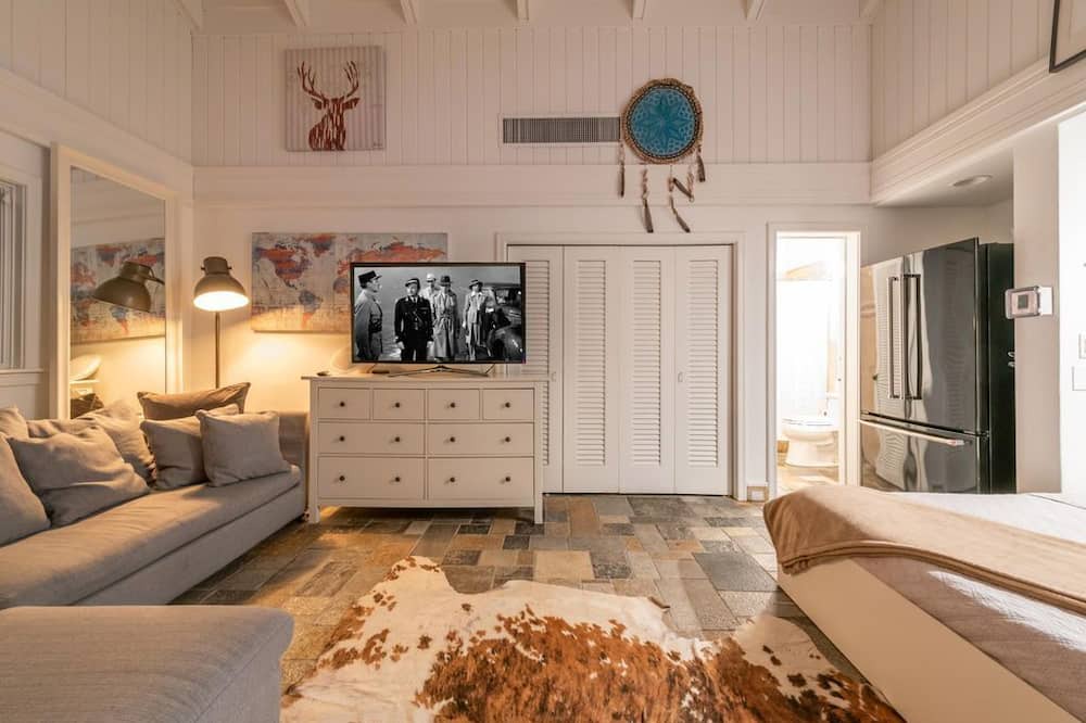 Photo of Livingroom in North Bay Village