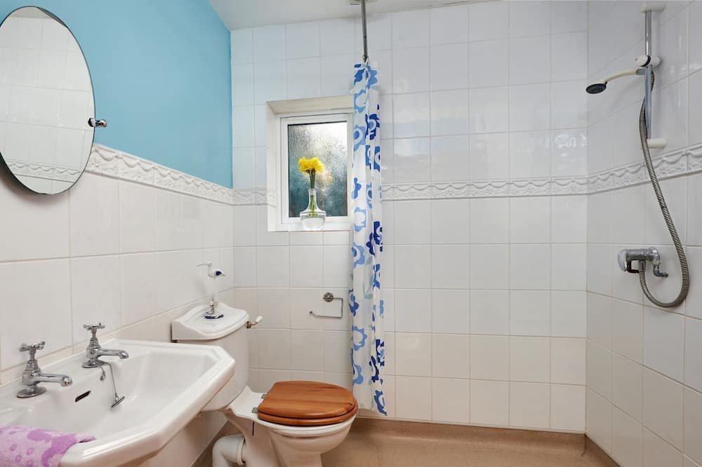 Photo of Bathroom in Kessingland