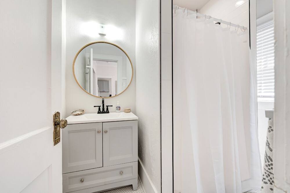 Photo of Bathroom in Central Oklahoma City