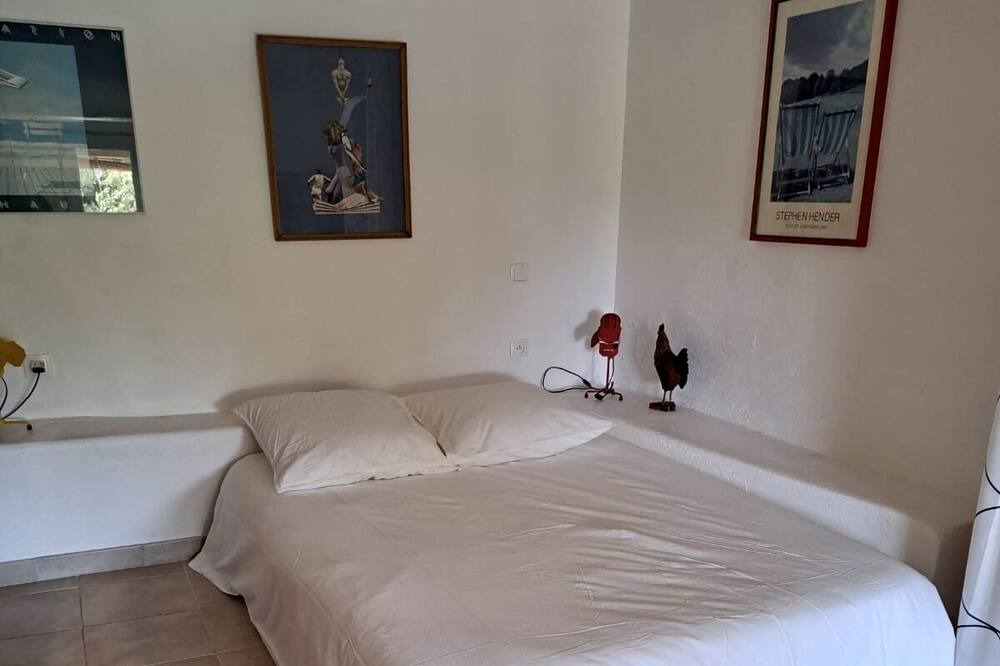 Photo of Bedroom in Saint-Victor-des-Oules