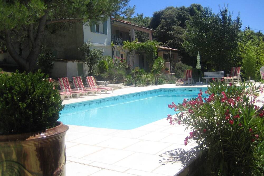 Photo of Outdoor in Saint-Victor-des-Oules