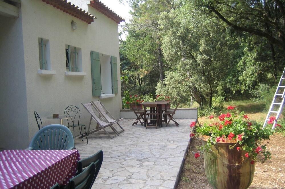 Photo of Patio Balcony in Saint-Victor-des-Oules