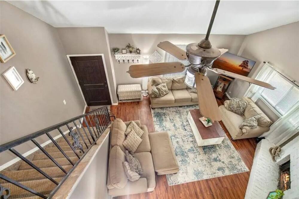 Photo of Livingroom in Huffman