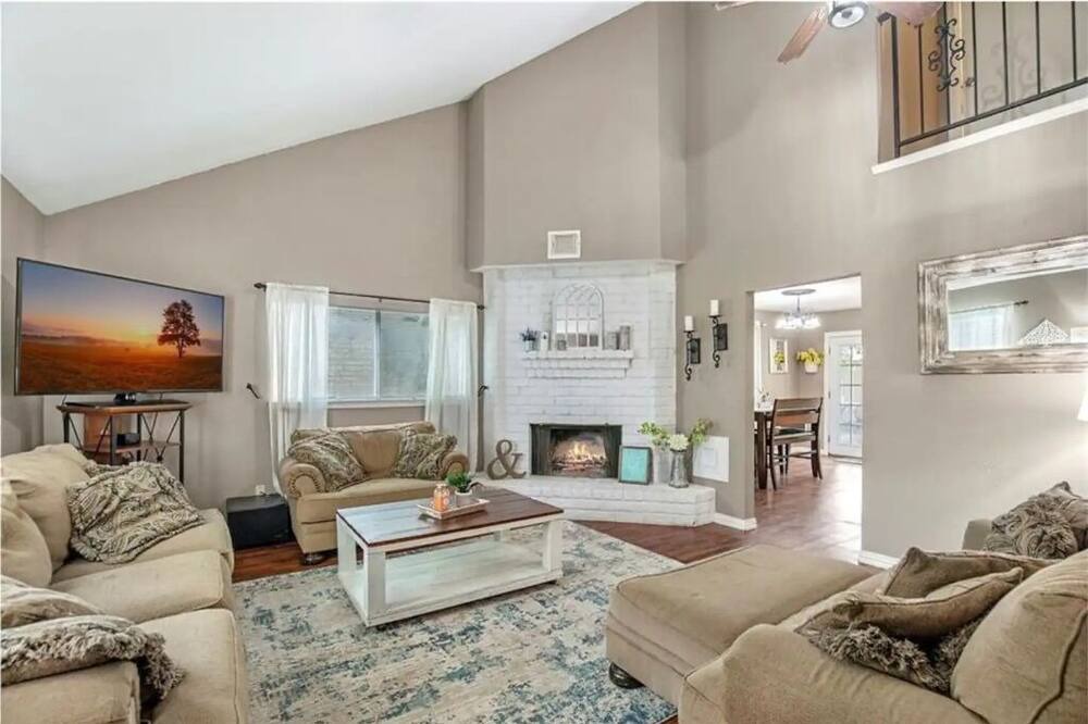 Photo of Livingroom in Huffman