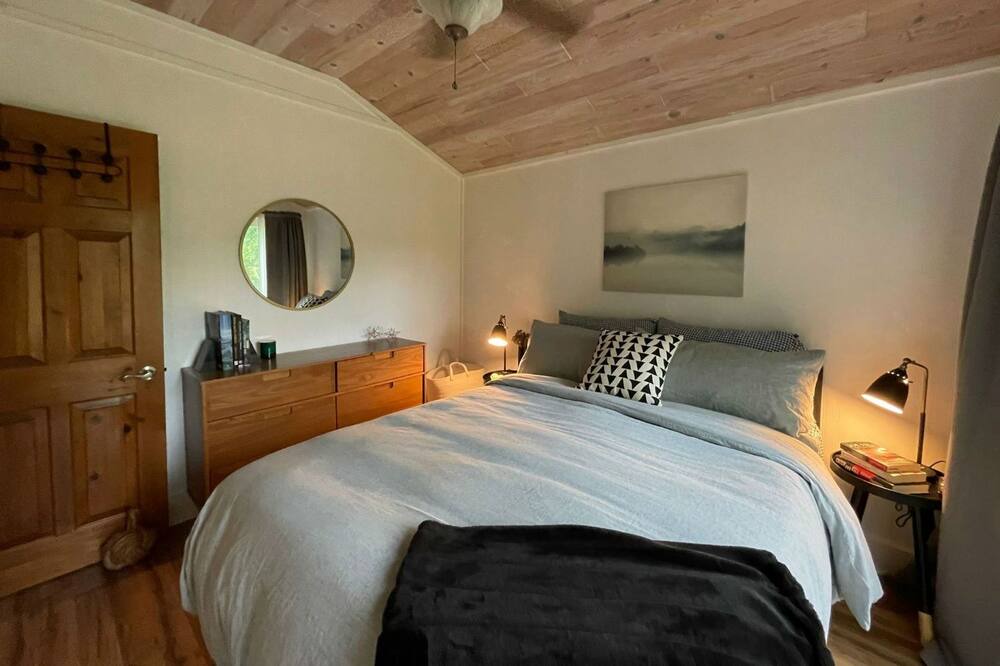 Photo of Bedroom in Minden Hills