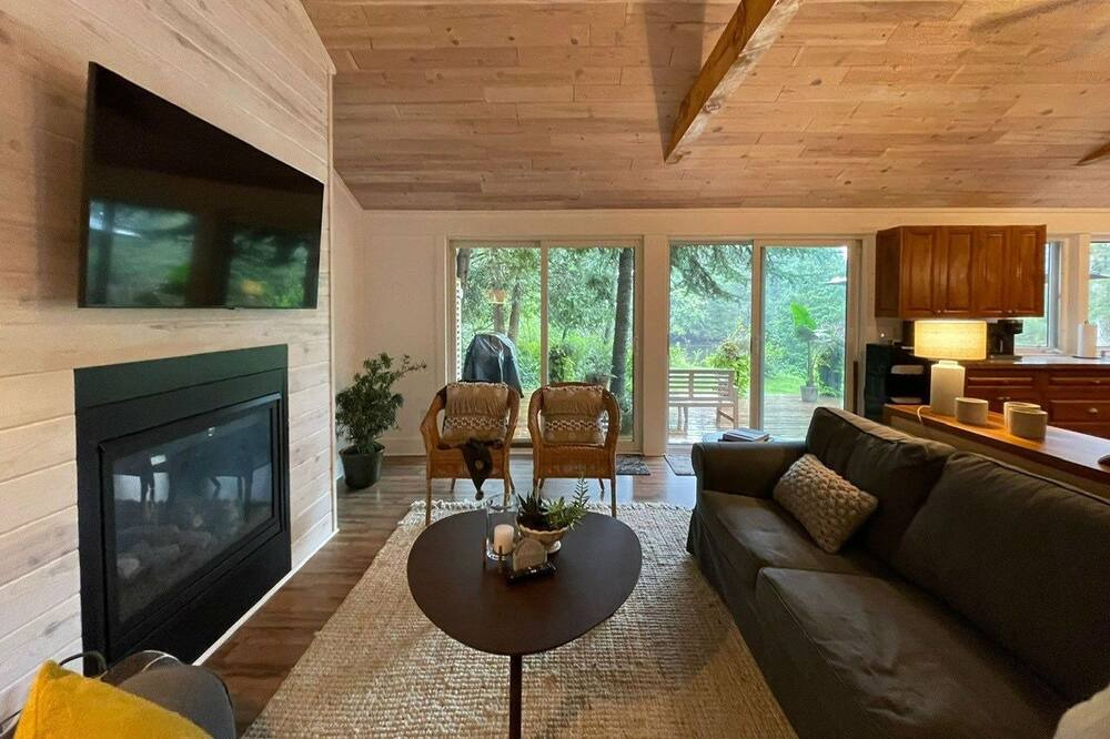 Photo of Livingroom in Minden Hills