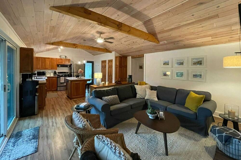 Photo of Livingroom in Minden Hills