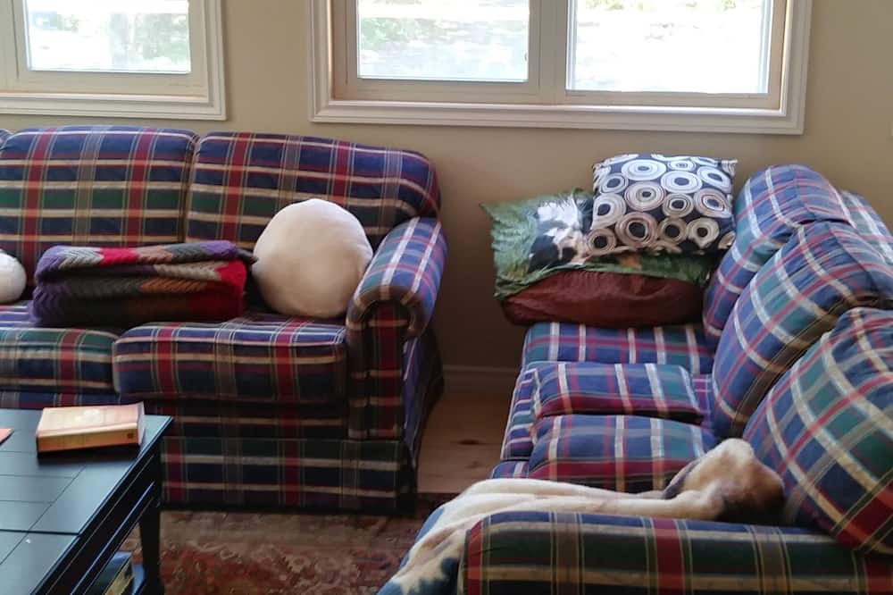 Photo of Livingroom in Ivanhoe