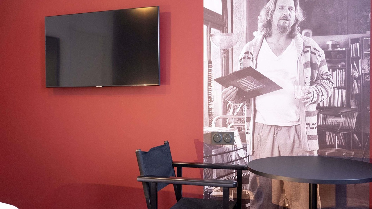 Photo of Bedroom in Lens