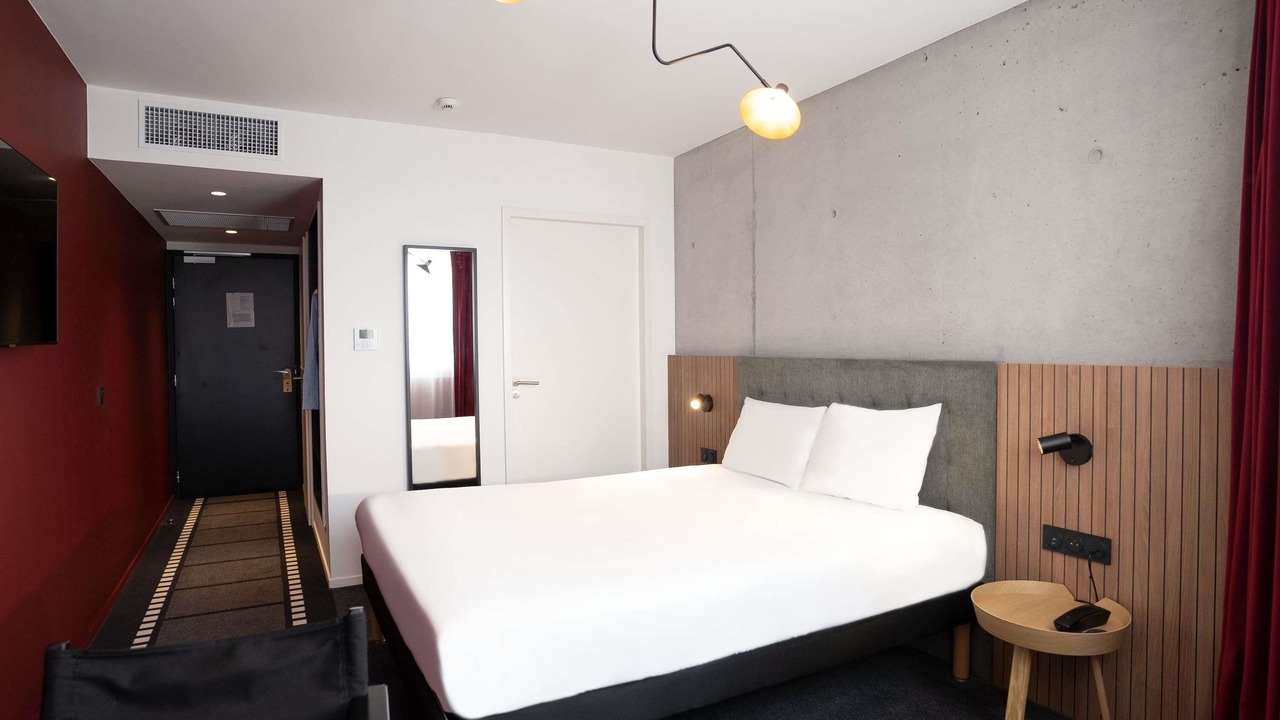 Photo of Bedroom in Lens