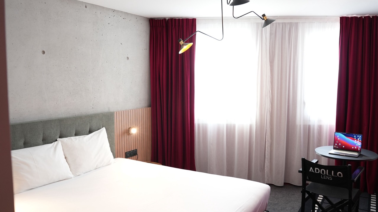 Photo of Bedroom in Lens