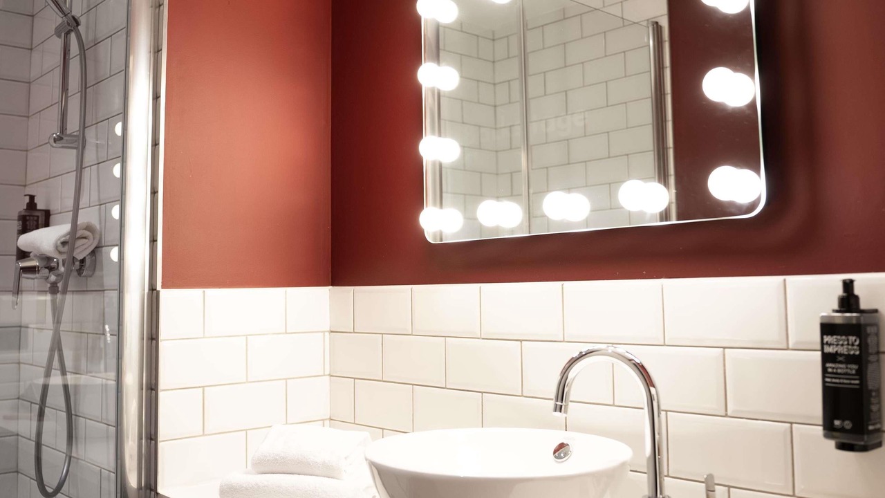 Photo of Bedroom in Lens