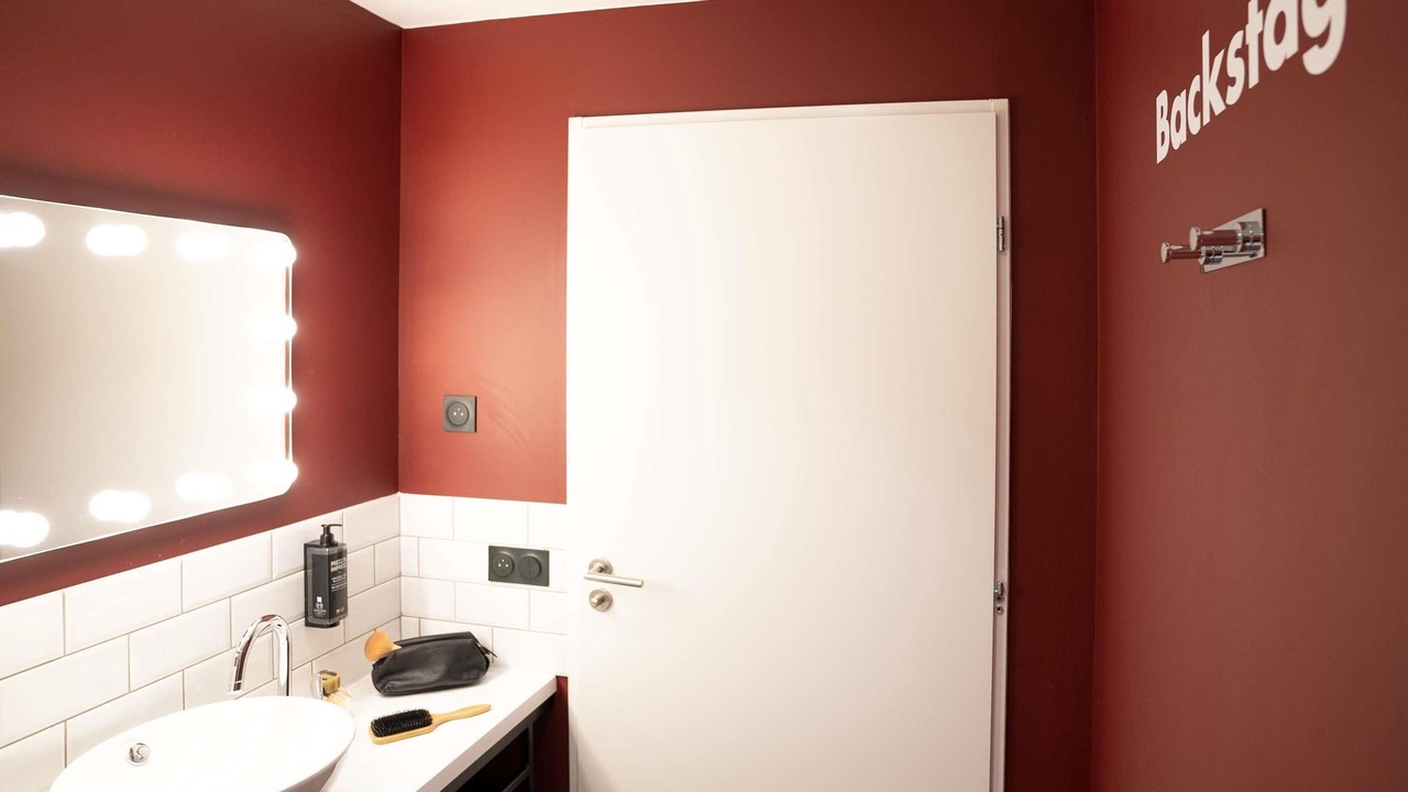 Photo of Bedroom in Lens