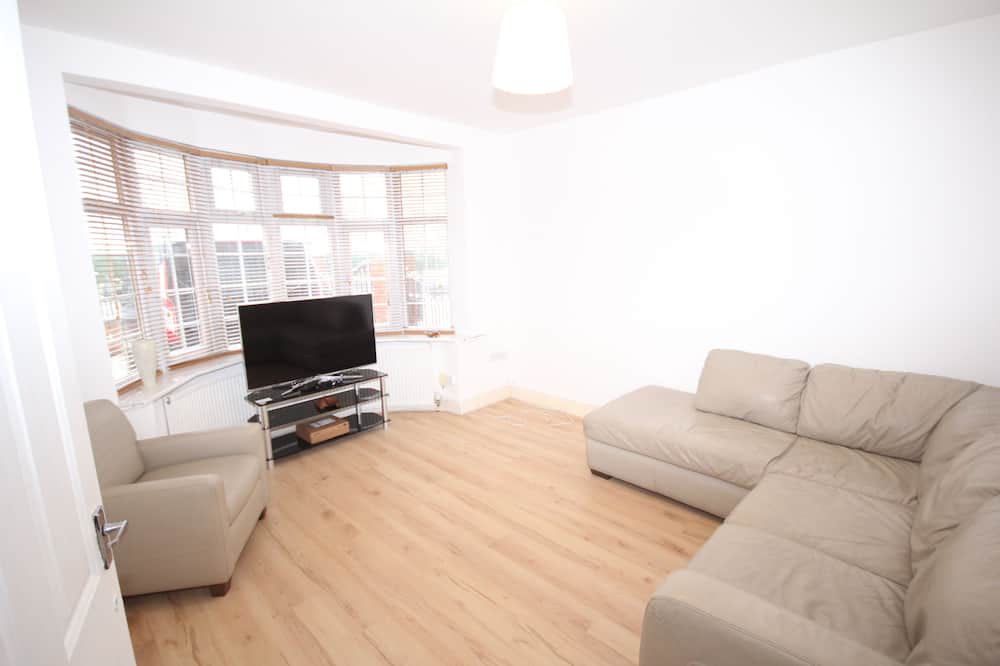 Photo of Livingroom in Heston Central