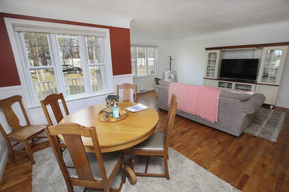 Photo of Livingroom in Birch Run Township