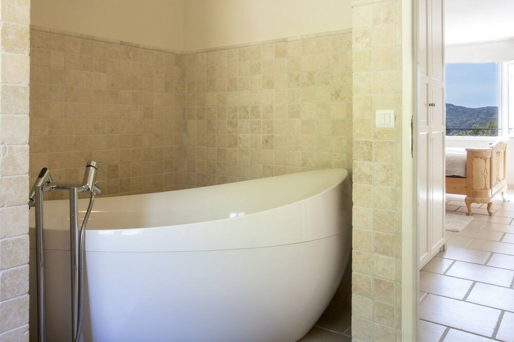 Photo of Bathroom in Pegomas