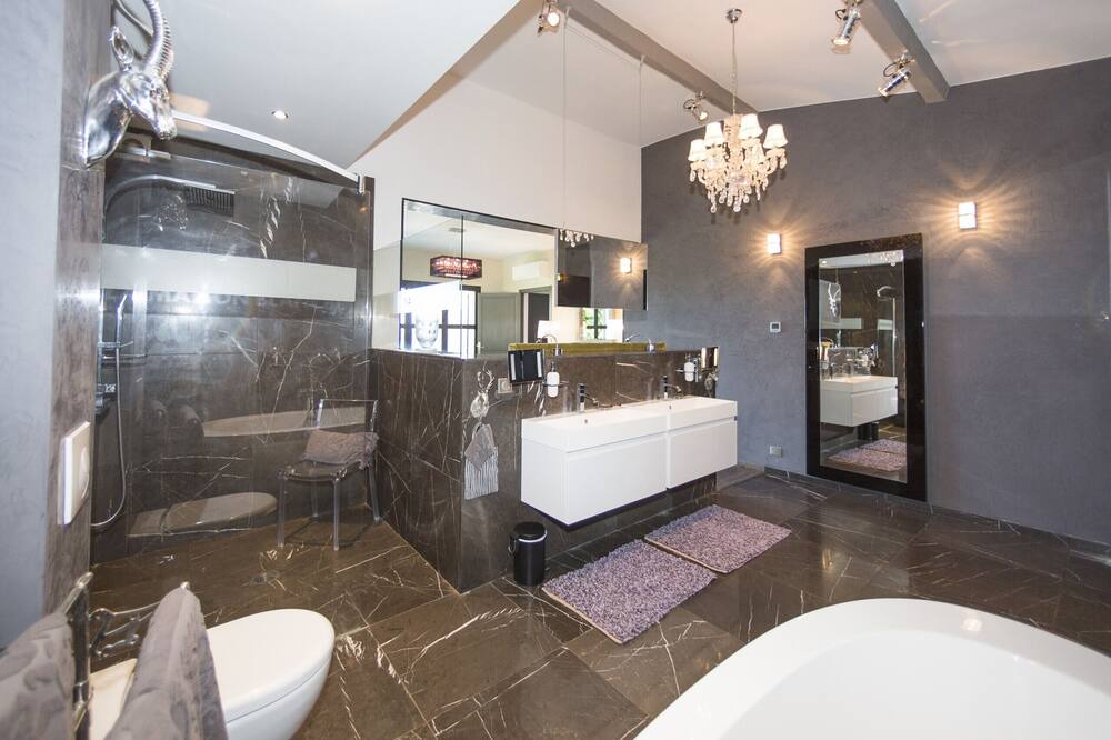 Photo of Bathroom in Sainte-Maxime City Centre