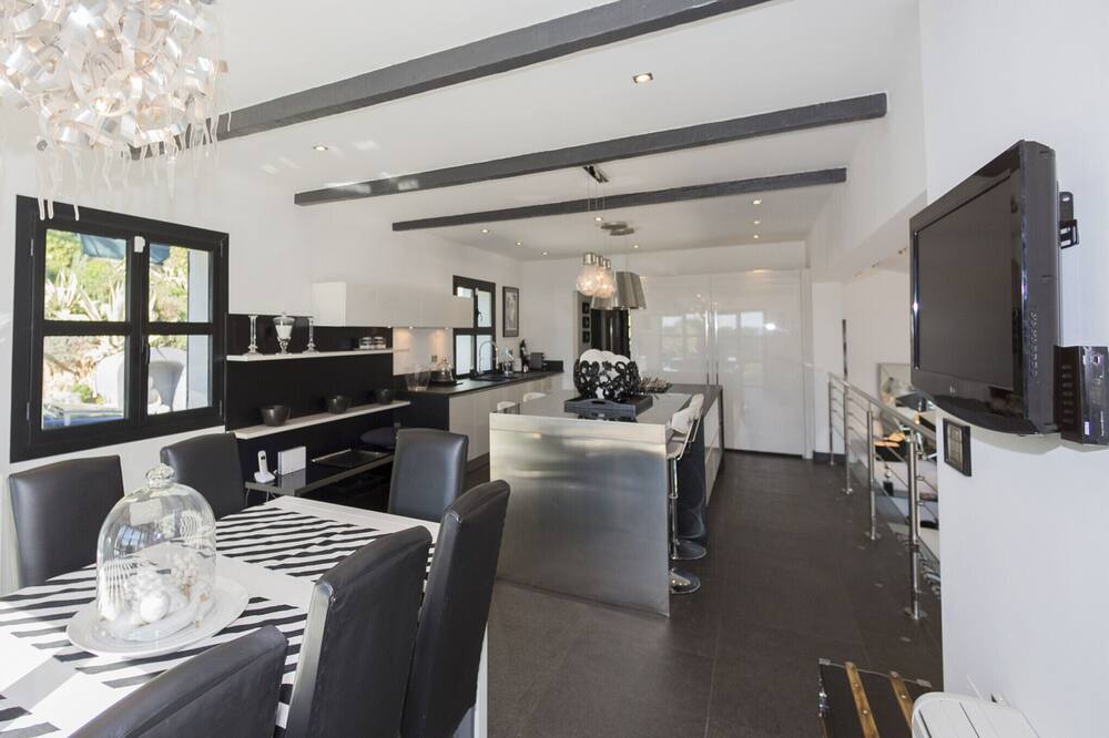 Photo of Livingroom in Sainte-Maxime City Centre