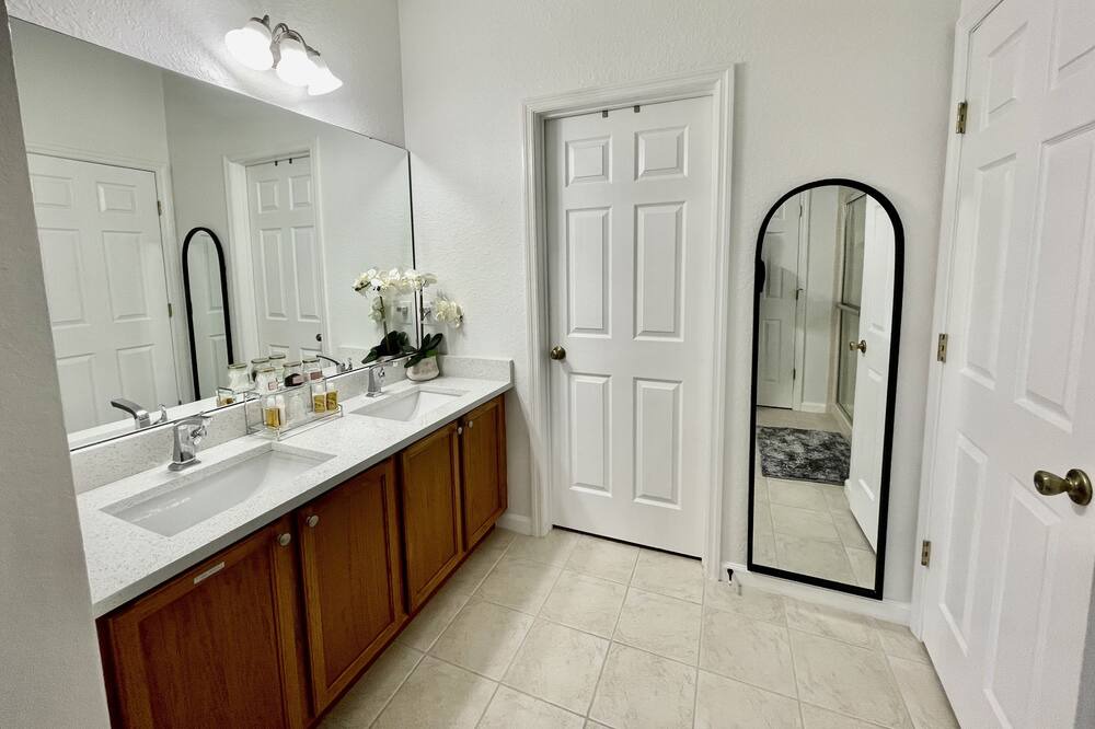 Photo of Bedroom in Trafalgar Village