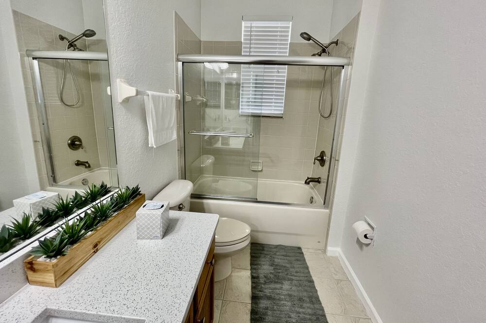 Photo of Bathroom in Trafalgar Village