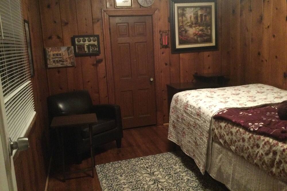 Photo of Bedroom in Colonial Heights