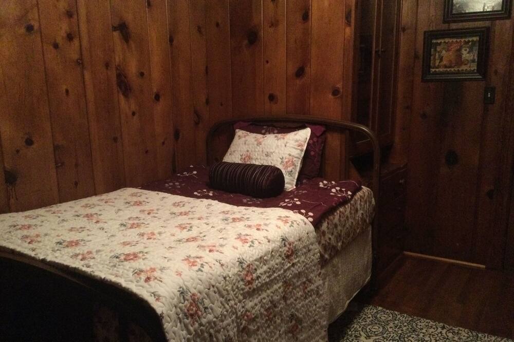 Photo of Bedroom in Colonial Heights