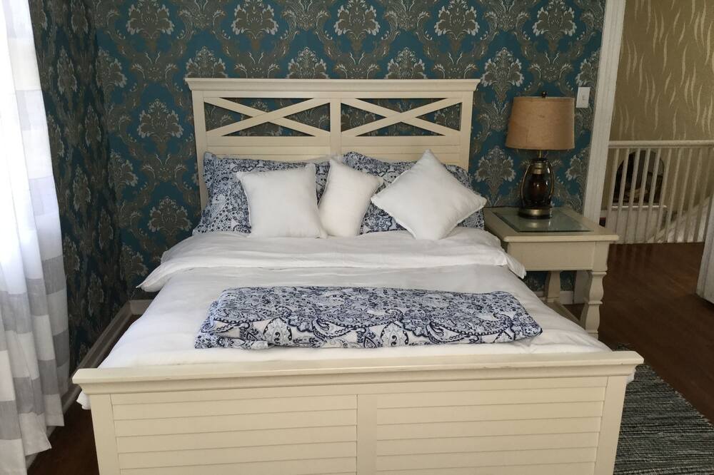 Photo of Bedroom in Colonial Heights