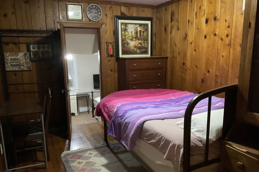 Photo of Bedroom in Colonial Heights