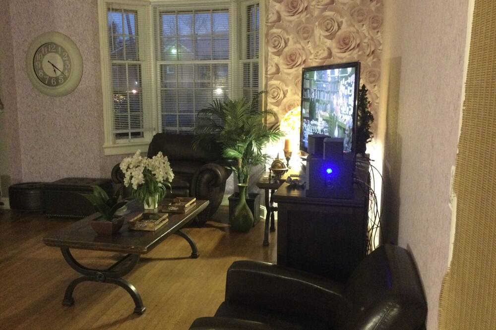 Photo of Livingroom in Colonial Heights